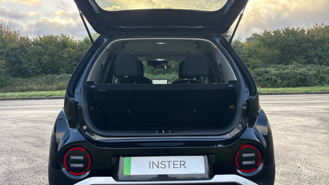 Hyundai INSTER 85kW 02 49kWh 5dr Auto Electric Hatchback - Image 4